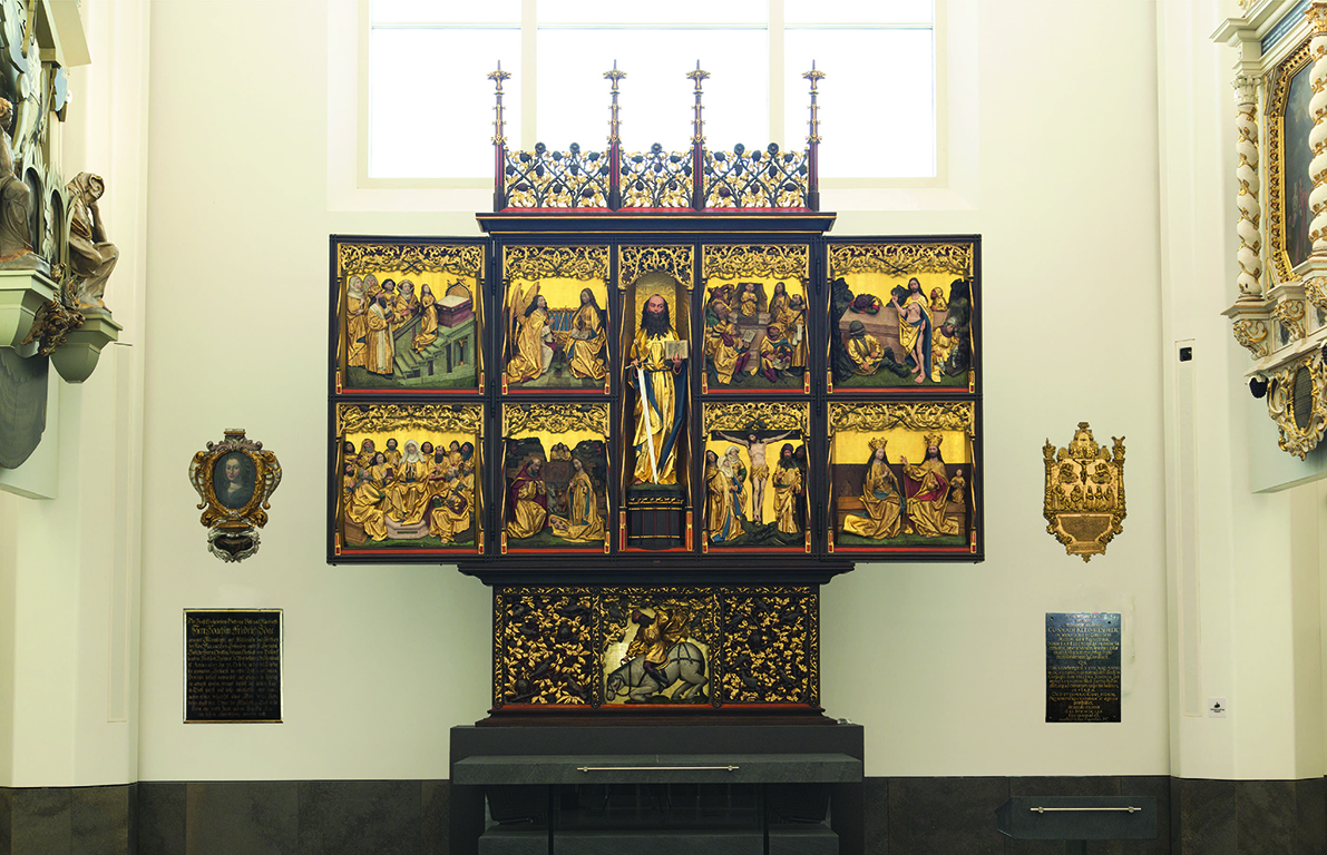 zur Vergrößerungsansicht des Bildes: Eine Fotomontage der Altarwand des Paulinums zeigt die geplante Anbringung von zwei Epitaphien auf beiden Seiten des Altars.