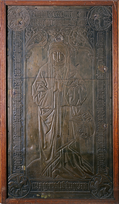 zur Vergrößerungsansicht des Bildes: Die Grabplatte der Herzogin Elisabeth von Sachsen zeigt ihr Abbild und wurde von einem mitteldeutschen Gießer ca. 1484/85 angefertigt.