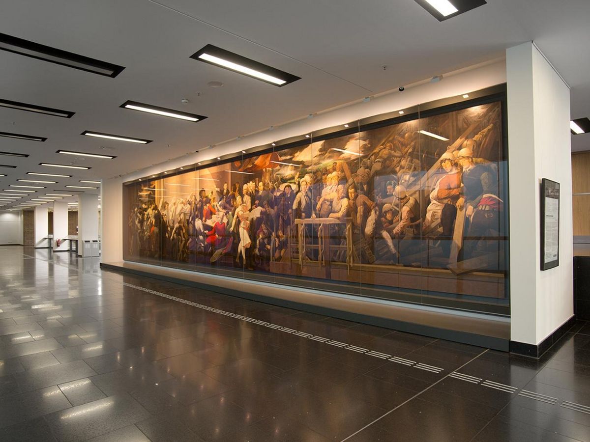 The mural Working Class and Intelligentsia by Werner Tübke is exhibited on the 2nd floor of the lecture hall building. Photo: Kustodie, Marion Wenzel