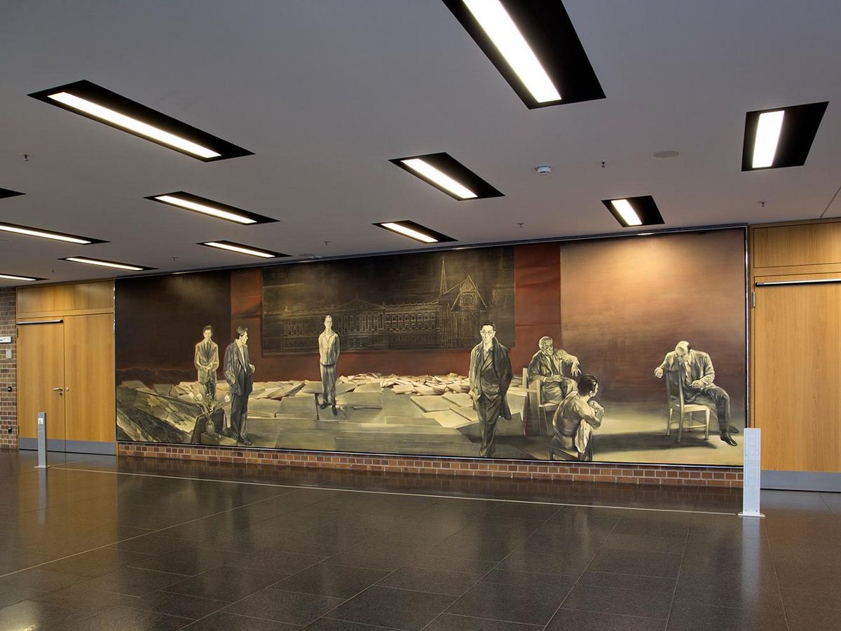 Das Gemälde "Aufrecht stehen" von Reinhard Minkewitz im 1. OG des Hörsaalgebäudes, Foto: Kustodie/Marion Wenzel