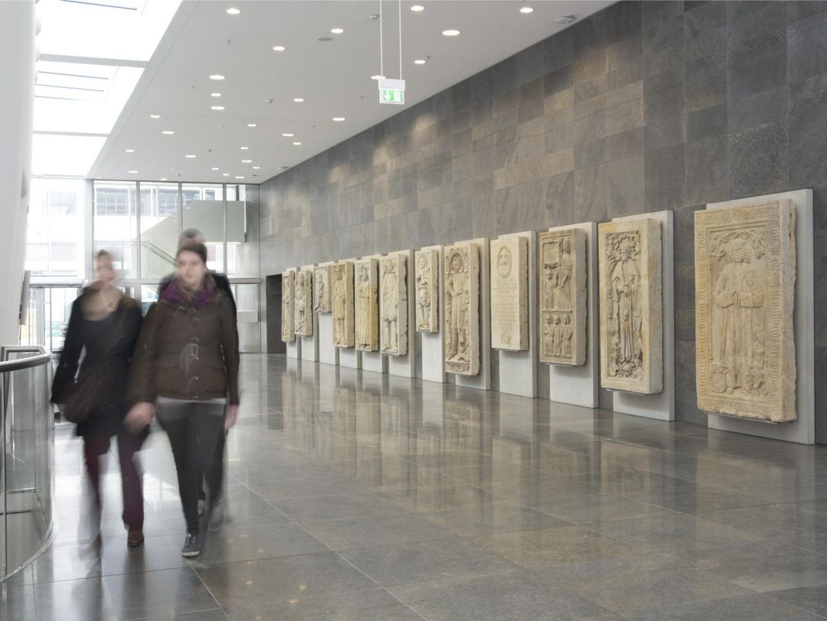 Historic tomb slabs are presented in the foyer of the Neues Augusteum, on the southern outer wall of the Paulinum. Photo: Kustodie, Marion Wenzel enlarge the image: